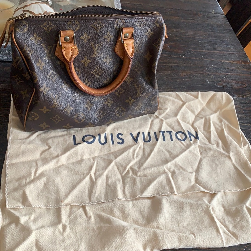 Authentic Louis Vuitton vintage monogram speedy 25.
